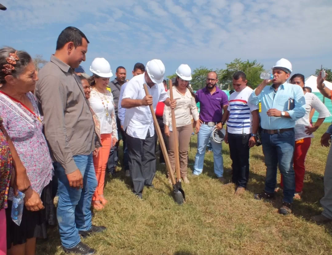 Gobernador de Arauca, oficializó la construcción del Centro de Salud de la comuna 3, la socialización, se llevó a cabo en el barrio 12 de octubre del municipio de Arauca.